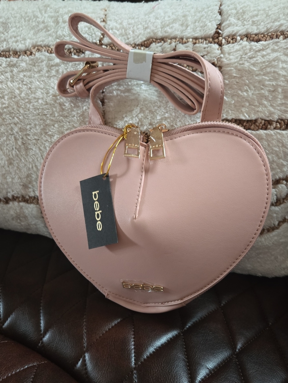 🩷bebe Blush Pink Heart-Shaped Crossbody Bag with Gold Hardware🩷 NEW